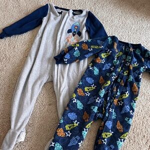 2T fleece footies bundle